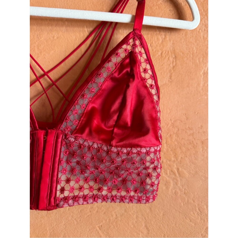 Victoria’s Secret Lace Bralette Strappy Back Red Satin Mesh Lingerie Size L - Picture 2 of 8